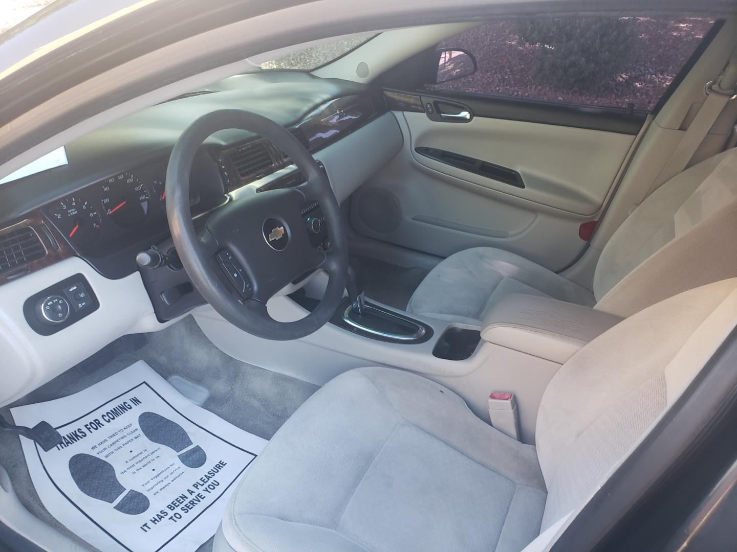 2014 /gray Chevrolet Impala ls fleet (2G1WA5E31E1) with an 3.6L V6 DOHC 24V engine, 6-Speed Automatic transmission, located at 323 E Dunlap Ave., Phoenix, AZ, 85020, (602) 331-9000, 33.567677, -112.069000 - 2014 Chevrolet Impala Limited LS,..... Ice cold A/C, No accidents, Power everything, Stereo/cd player, Phone sync, Bluetooth, Clean Gray interior with Gray cloth seats in near perfect condition, power windows, power door locks, clean Arizona title, Runs and Drives Excellent. Very clean inside and ou - Photo#9